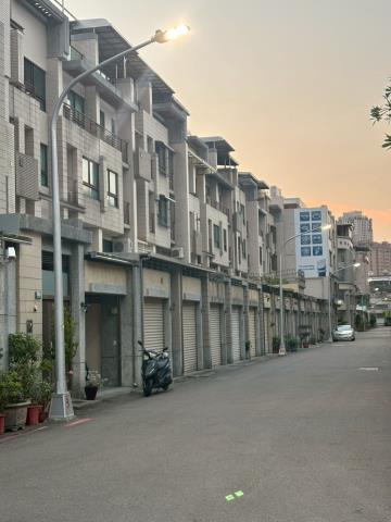 高雄左營法拍透天-2