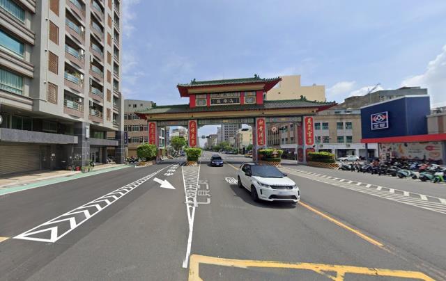 鹽埕拍賣大樓-4